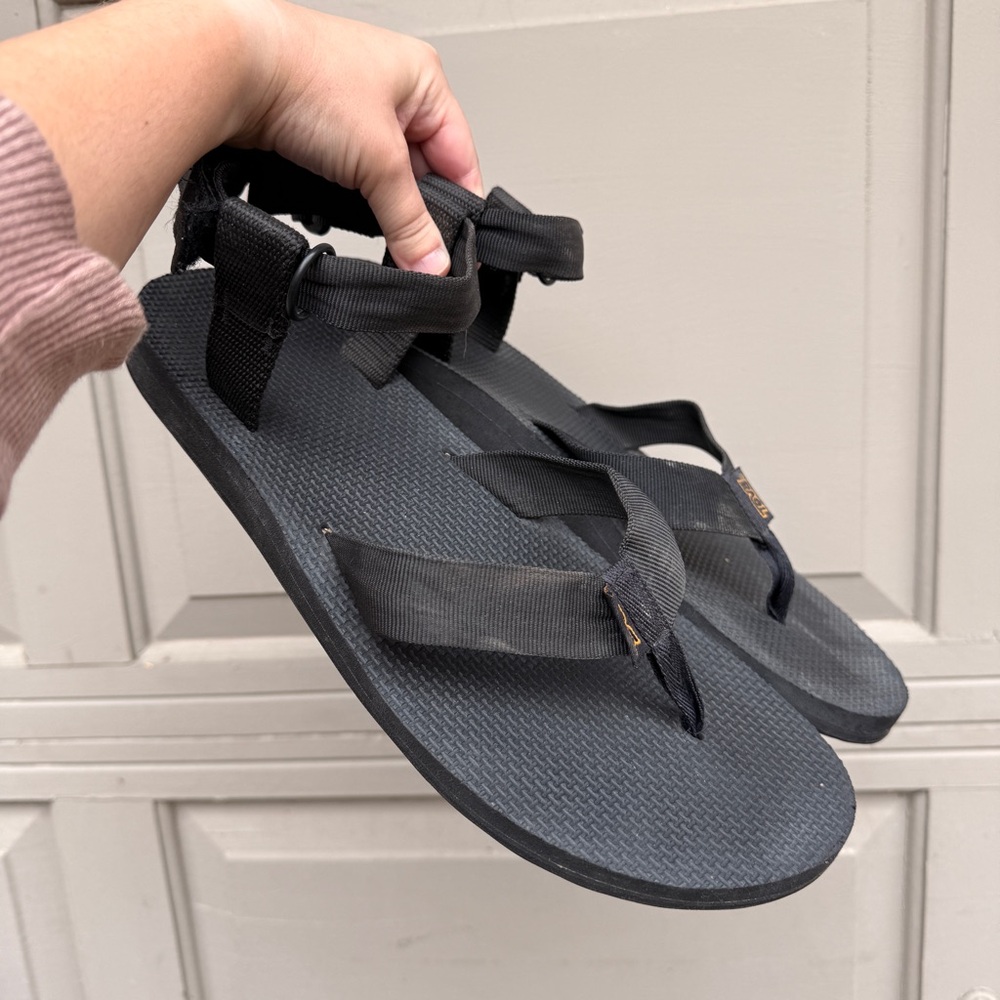 Teva’s Originals Urban Sandals in Black | Size 10.5-11